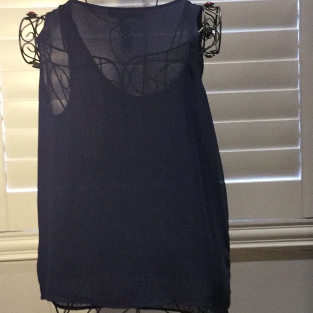 Beautiful top - Picture 2 of 4